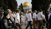 مستوطنون يقتحمون الأقصى بحماية الاحتلال الإسرائيلي