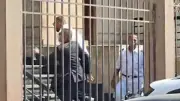 ميدو يصل محكمة الأميرية لحضور محاكمة نجله في قضية مخدرات