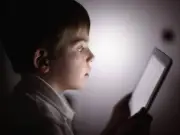 الأم خط الدفاع الأول: احمي أبنائك من مخاطر الإنترنت فيديو