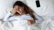 حيل نفسية وجسدية تساعدك على النوم سريعًا بدون أدوية