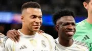 غضب جماهيري في ريال مدريد يطالب برحيل مبابي وفينيسيوس بعد موسم صفري