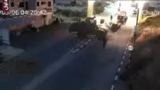 جرافات الاحتلال تغلق مداخل ترمسعيا بالسواتر الترابية وتعزل البلدة