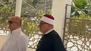 خالد الجندي يدعو لهاني شاكر في جنازته بمشهد مؤثر