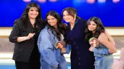 هند صبري تظهر لأول مرة مع ابنتيها في برنامج معكم منى الشاذلي
