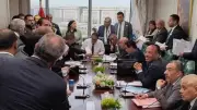 وزير الصحة يغادر اجتماعاً بالنواب بسبب ضيق القاعة