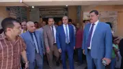 محافظ أسيوط يصطحب مواطنًا لموقع شكواه ويحيل رئيس قرية بني قرة للتحقيق