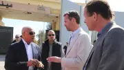 وزير التجارة الهولندي يتفقد معبر رفح ويطلع على آليات تدفق المساعدات إلى غزة