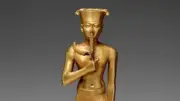 قصة تمثال آمون الذهبي الذي خرج من مصر بجنيه واحد