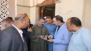 محافظ سوهاج يستمع لمطالب المواطنين عقب صلاة الجمعة
