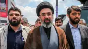 مجتبى خامنئي يتلقى علاجاً من حروق شديدة وجروح خطيرة