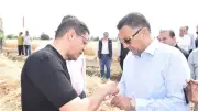محافظ القليوبية ورئيس جامعة بنها يفتتحان موسم حصاد القمح بمشتهر