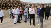 محافظ القليوبية ومدير الأمن يتابعان السيطرة على حريق مصنع بقليوب
