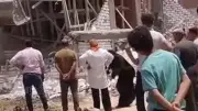 محاولة سيدة تقبيل قدم رئيسة مدينة بني مزار تشعل تفاعلاً واسعاً بالمنيا