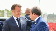صور ترصد زيارة ماكرون للإسكندرية ولقاء السيسي في جامعة سنجور