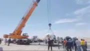 رفع آثار انقلاب سيارة نقل على الطريق الدائري بالغردقة لتسيير حركة السيارات
