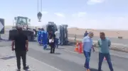 رفع خلاطة أسمنت انقلبت بالطريق الدائري بالغردقة وإعادة الحركة المرورية