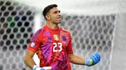 ليفربول يستهدف إيميليانو مارتينيز لخلافة أليسون بيكر