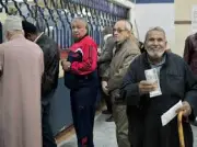 لجنة برلمانية توصي بإعفاء أصحاب المعاشات من رسوم السحب من الصراف الآلي