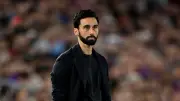 جماهير برشلونة تسخر من أربيلوا بحملة 
