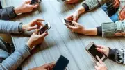 من المراحيض للألياف الضوئية: شركات تجني أرباحاً طائلة من الذكاء الاصطناعي