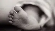 عثور على رضيع أعلى محطة قطارات المنوفية ووالدته تلقيه