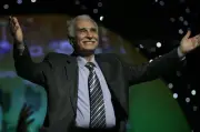 وزيرة الثقافة تنعى عبدالرحمن أبوزهرة: رحل أحد أعمدة الفن الراقي