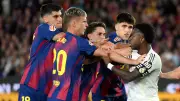 تسريبات فيديو تكشف كواليس الاشتباك بين فينيسيوس وجافي في كلاسيكو إسبانيا