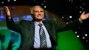 وصول جثمان عبدالرحمن أبو زهرة إلى مسجد الشرطة في الشيخ زايد لتشييع الجنازة