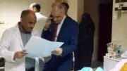 رئيس جامعة أسوان يزور مصابي حادث طريق صحاري المطار