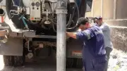 محافظ أسوان يوجه بحزمة تدخلات عاجلة لتحسين الصرف الصحي