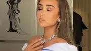 هنا الزاهد تخطف الأنظار بإطلالة بالروب الأبيض على إنستجرام