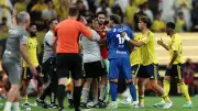 طرد غامض في ديربي الهلال والنصر بسبب مشادة نارية
