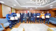 محافظ كفر الشيخ يكرم طاقم إسعاف أعاد شيكاً بقيمة مليون جنيه
