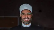 عمرو الورداني: الدين لا يحارب الفرح بل ينظمه ويمنع الإسراف