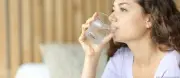 شرب الماء صباحاً في الطقس الحار: سر النشاط والتركيز
