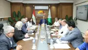 محافظ الجيزة يناقش موقف أعمال التطوير لمحور الفريق كمال عامر