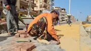 محافظ كفر الشيخ يتابع تركيب الانترلوك بمصيف بلطيم في الخطة الاستثمارية