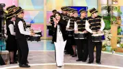 غناء وألعاب وكوميديا في لقاء منى الشاذلي مع أبطال مسرحية «فرايداي» غدًا