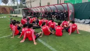 جلسة تحفيزية للاعبي منتخب الناشئين قبل مواجهة تونس بكأس الأمم الإفريقية