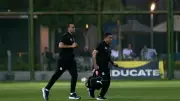 الجهاز الطبي لمنتخب الشباب ينقذ لاعب عمان من بلع اللسان