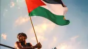 رئيس وزراء إسبانيا يدافع عن لامين يامال بعد رفع علم فلسطين