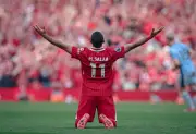صلاح يقود ليفربول لمواجهة أستون فيلا في قمة الدوري الإنجليزي