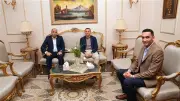 محافظ أسوان يستقبل وزير العمل بالمطار لبدء جولة ميدانية بالصعيد