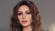 تصفيق حار من الجمهور لأنغام فور صعودها المسرح بحفل التجمع الخامس