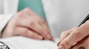 هل يمكن فصل الموظف المتغيب عن العمل بعد نفاد رصيد إجازاته؟ القانون يوضح