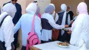 تعليم الفيوم يوزع الورود والشيكولاتة على الطلاب في أول أيام الامتحانات