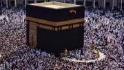 حكم طواف مريض السلس على الكرسي المتحرك.. الإفتاء توضح