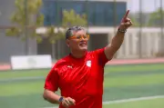 أوسكار رويز يقود دورة تدريبية عملية ونظرية لحكام دوري روشن السعودي