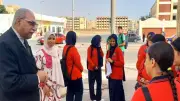 مدير تعليم البحر الأحمر ينتظر الطلاب خارج اللجان للاطمئنان عليهم