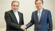 وزير الخارجية الإيراني يبحث مع نظيره الكوري الجنوبي تطورات المنطقة